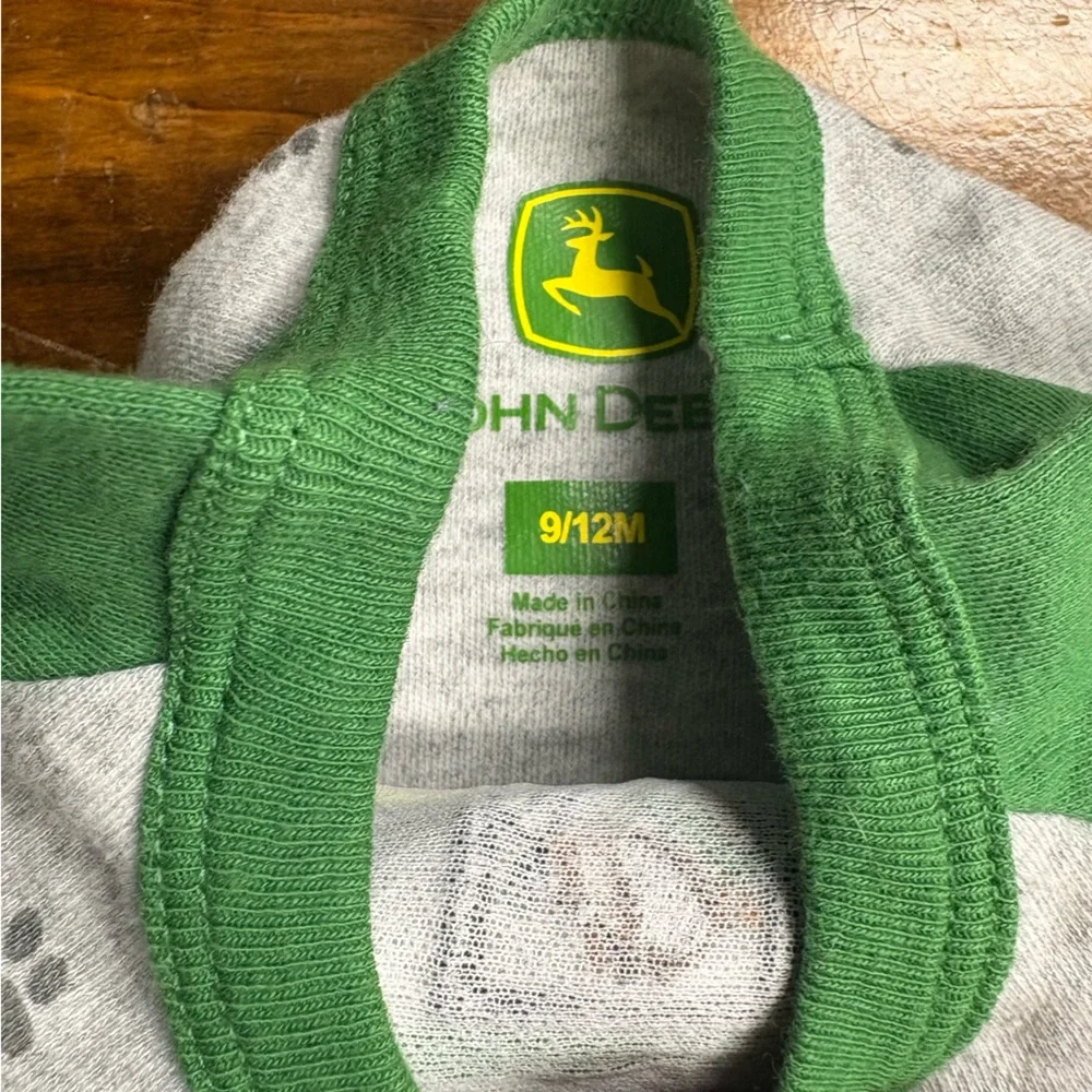 John Deere Gray And Green Dog And Tractor Onesie Size 9-12 Months‎
